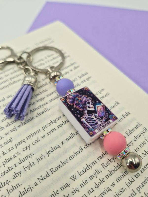 Breloczek bag charm Reader fioletowy