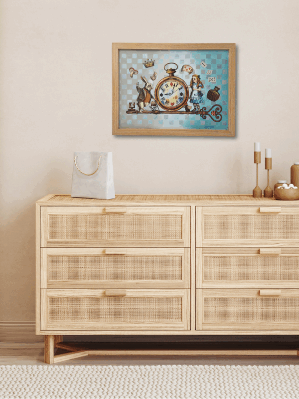 obraz z królikiem i Alicją w aranżacji obraz nad komodę