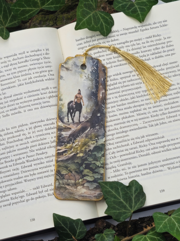 zakładka do książki drewniana handmade z mitycznym centaurem