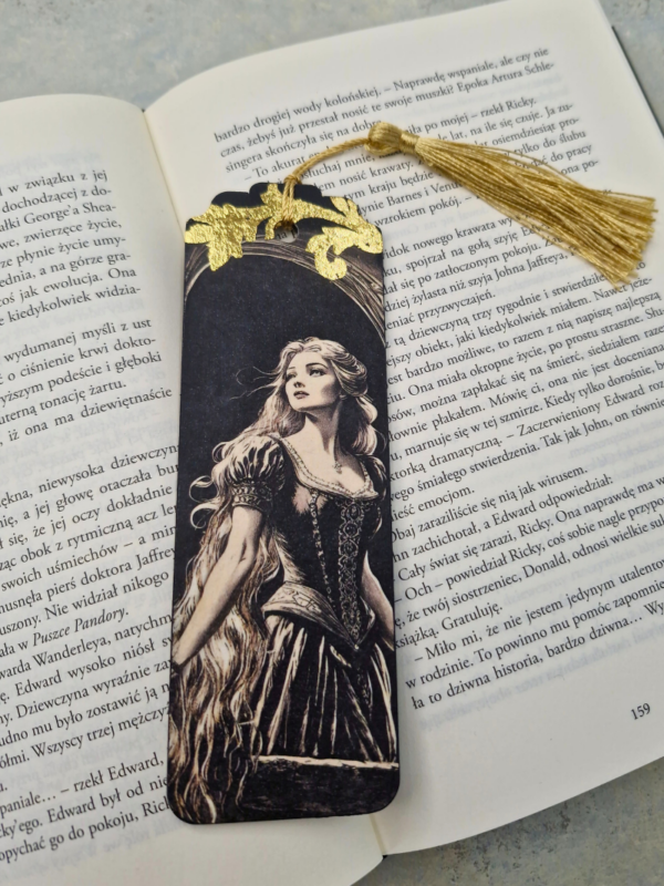 zakładka ręcznie wykonana drewniana z motywem roszpunki