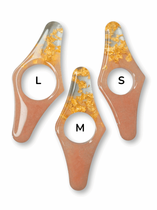 trzy rozmiary uchwytów na kciuk do książki z żywicy epoksydowej w kolorze jasnoróżowym
