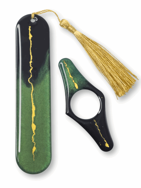 zakładka z żywicy i uchwyt na kciuk czerń zieleń i złoto