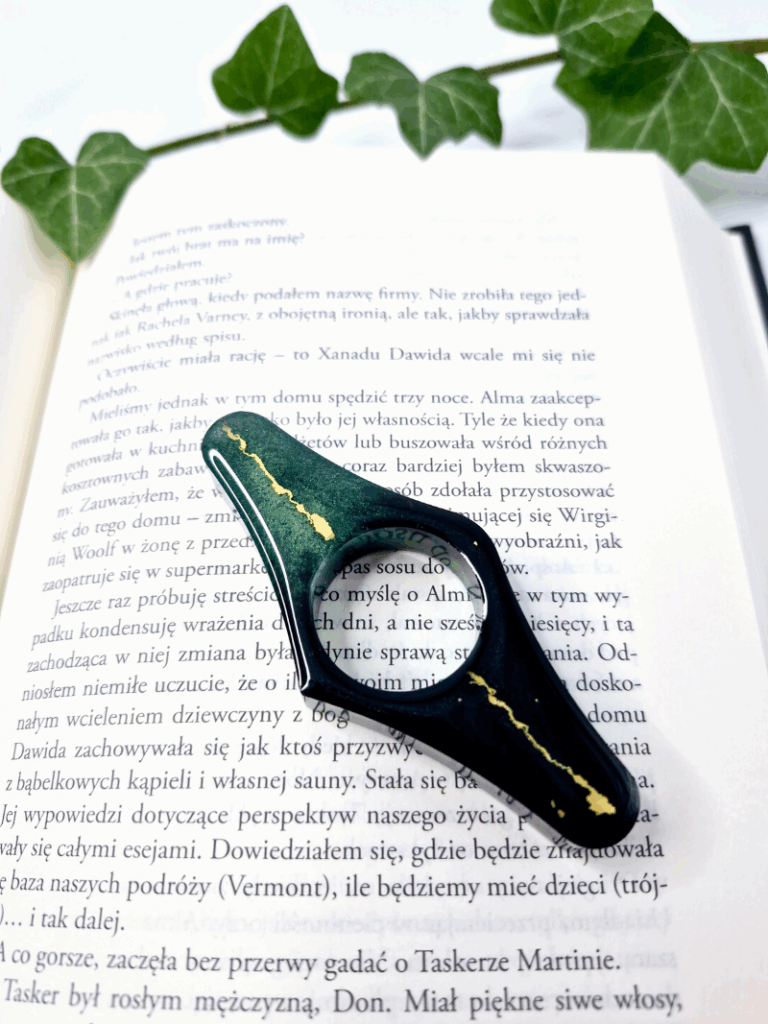 uchwyt do książki ze złotem