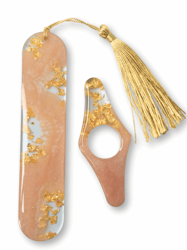 zakładka i uchwyt na kciuk z żywicy epoksydowej w kolorze pudrowego różu z płatkami złota