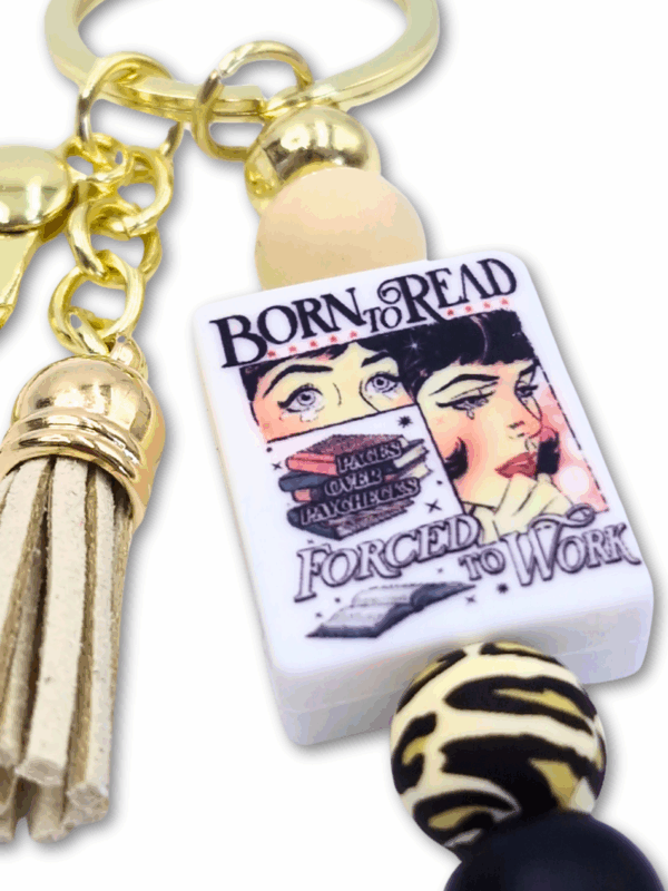 born to read forced to work to breloczek lub zawieszka do plecaka idealna dla osoby która uwielbia książki i czytanie