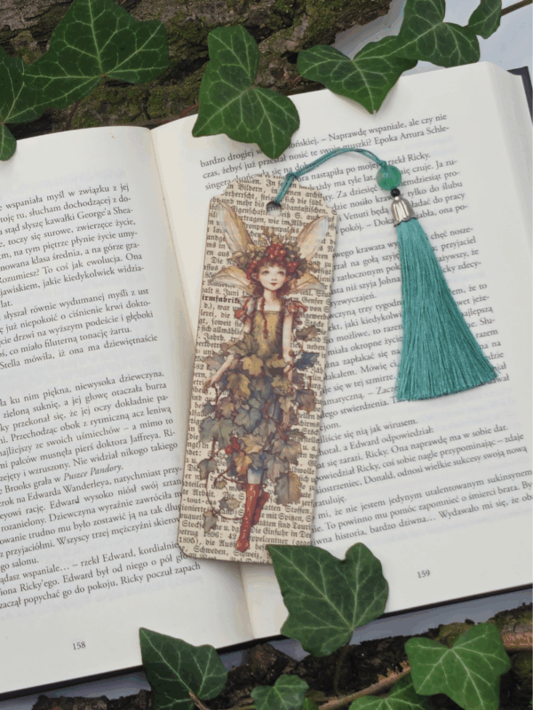 zakładka ze słowiańską nimfą wiłą Dobrawą. drewniana zakładka z frędzlem rękodzieło