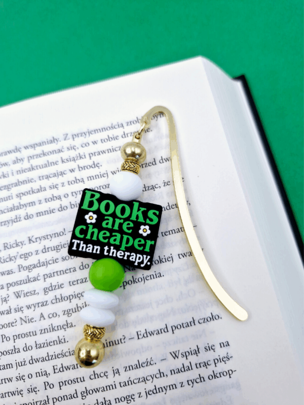 zakładka zabawna dla osoby lubiącej czytać książki w kolorze zielonym białym i złotym prezent dla miłośniczki czytania