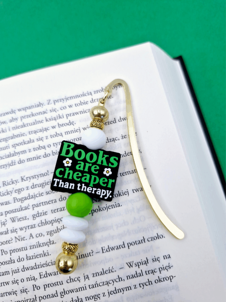 zakładka zabawna dla osoby lubiącej czytać książki w kolorze zielonym białym i złotym prezent dla miłośniczki czytania