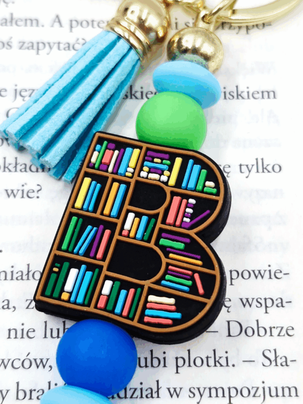 gadżet dla czytelników biblioteki breloczek kolorowy dla miłośników czytania