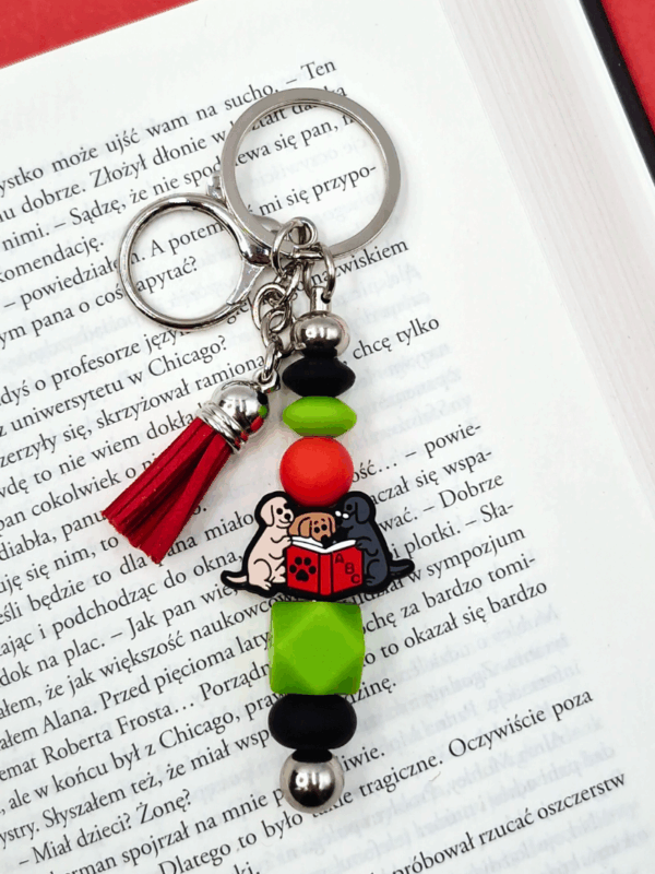 breloczek książkowy z pieskami dla miłośników książek i czytania dla dzieci