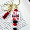 Breloczek_dla_fanów_true_crime_03 breloczek czerwony dla fana kryminałów i prawdziwych zbrodni