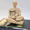 ceramiczna figurka handmade rękodzieło dla książkary dla miłośnika czytania i książek