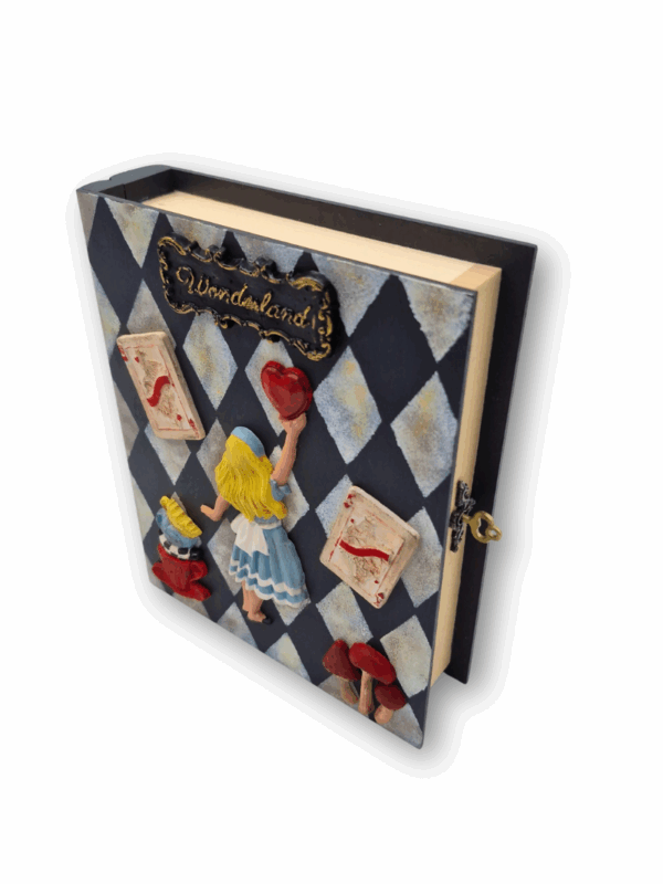 szkatułka w kształcie książki prezent dla miłośników książek i czytania oraz