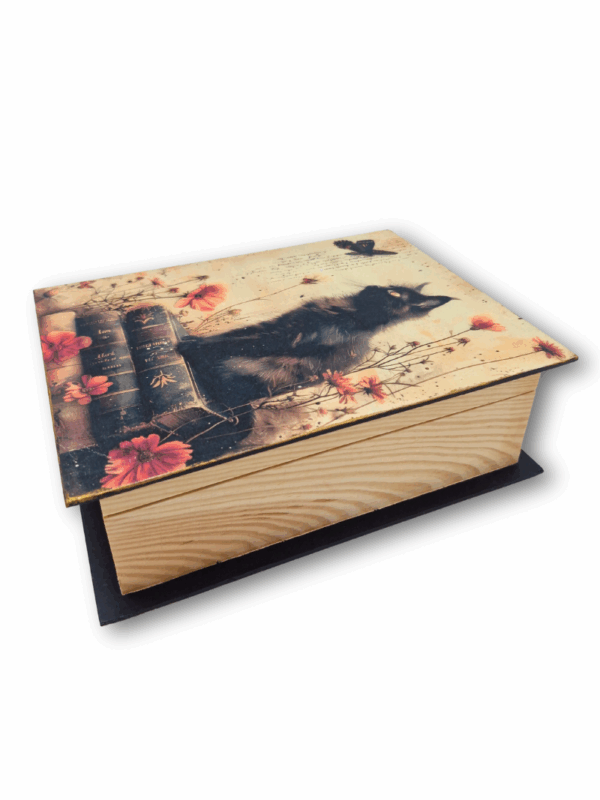 pudełko drewniane w kształcie książki z motywem kota siedzącego na książkach idealne na prezent dla miłośniczki książek i kotów