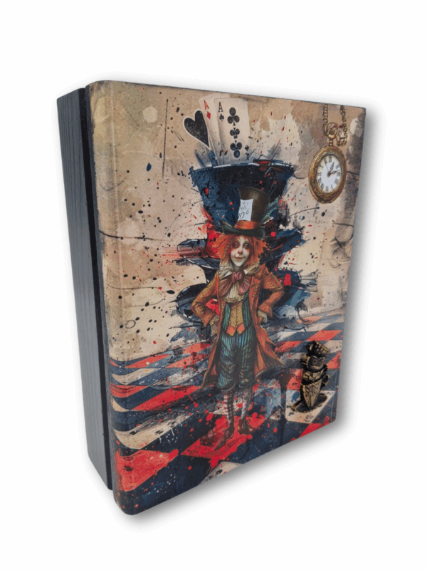 dekoracyjne drewniane pudełko szkatułka w kształcie książki z motywem herbatki u kapelusznika