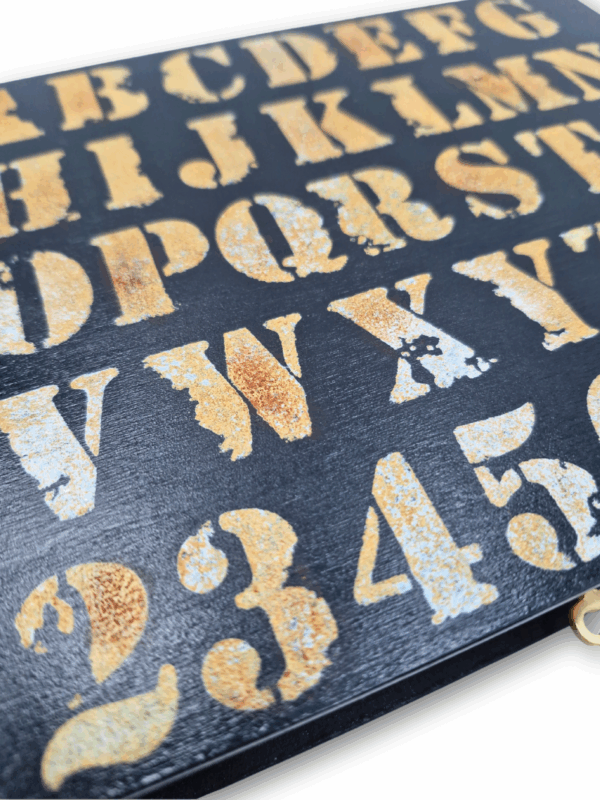 efekt rdzy na pudełku drewnianym