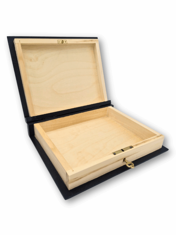 wnętrze drewnianej szkatułki naturalne drewno sosnowe