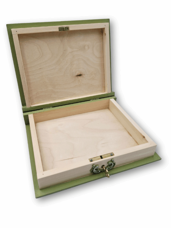 wnętrze ozdobnej szkatułki oliwkowej w kształcie książki handame na prezent