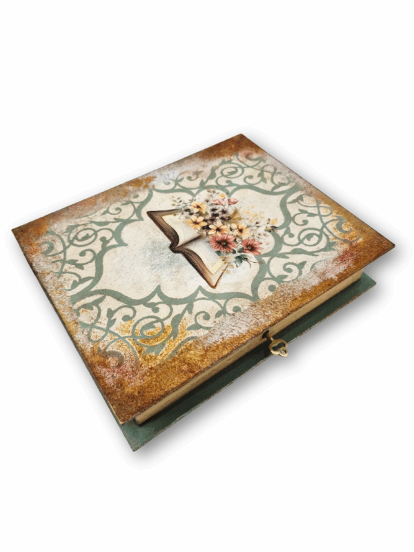 Pudełko drewniane z kluczykiem rękodzieło z motywem książki i rdzy