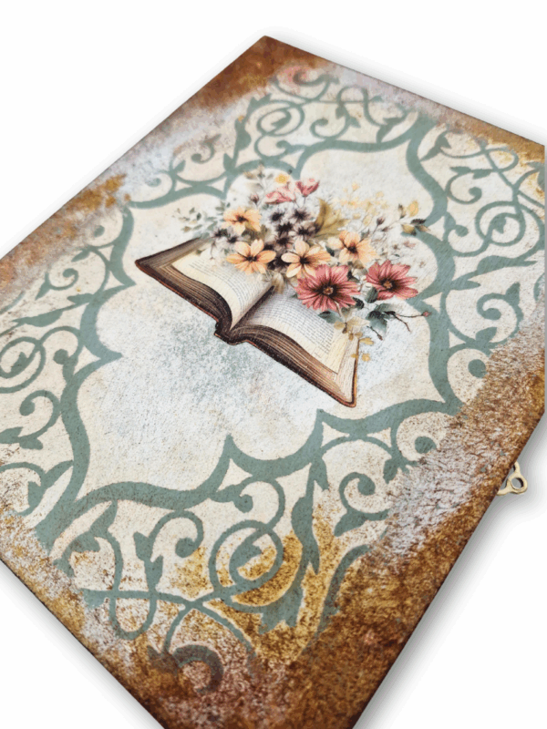 szkatułka z motywem książkowym i postarzana z efektem rdzy rękodzieło