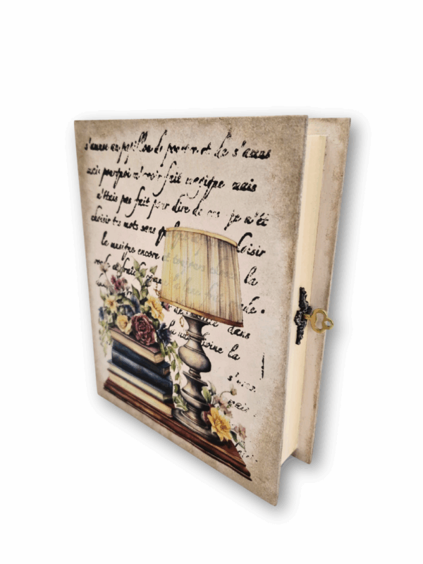 drewniana szkatułka z kluczykiem w kształcie książki na prezent dla mamy, babci, dla dziewczyny kobiety rękodzieło