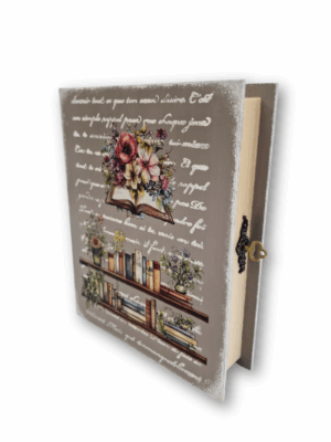 drewniana szkatułka w kształcie książki vintage motywy: półka z książkami i otwarta książka z kwiatami dla miłośniczek czytania i książek jane austen i sióstr bronte