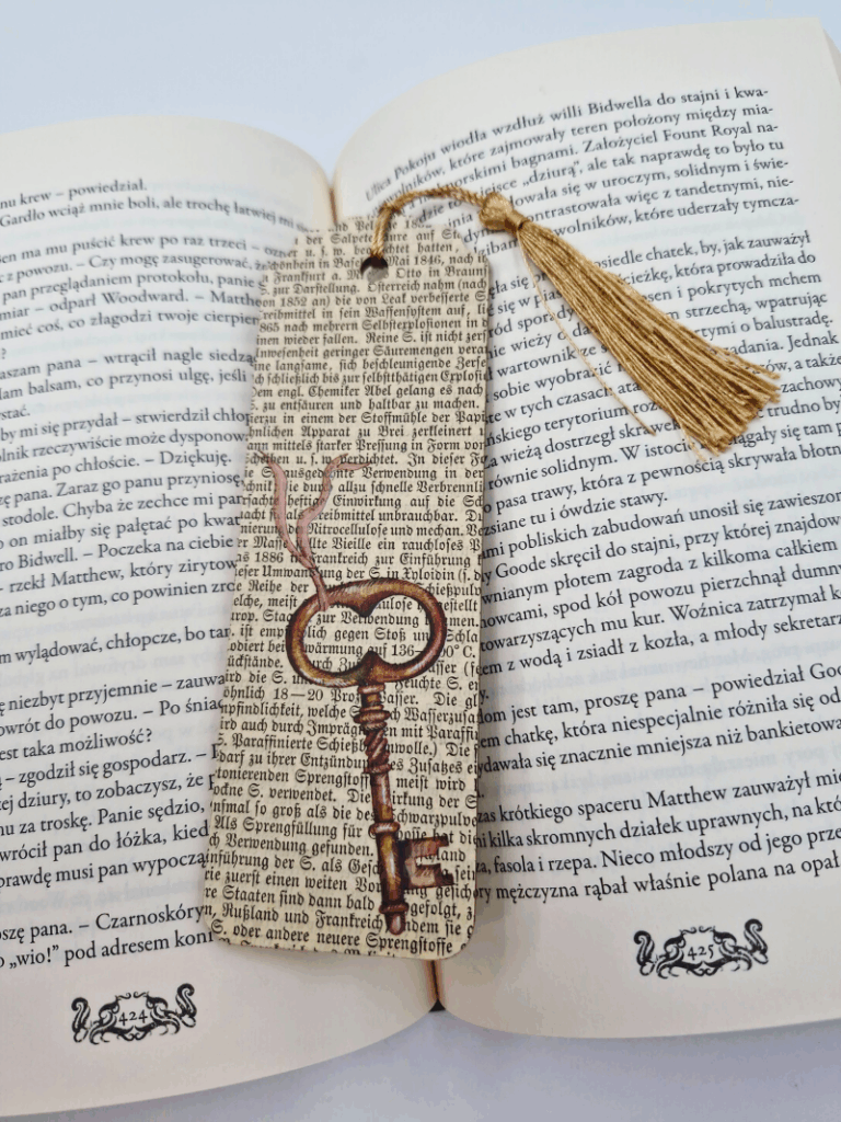 zakładka hand made vintage stara książka i klucz