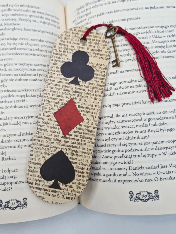 zakładka do książki ręcznie zdobiona z motywem karcianym trefl karo i pik alicja w krainie czarów