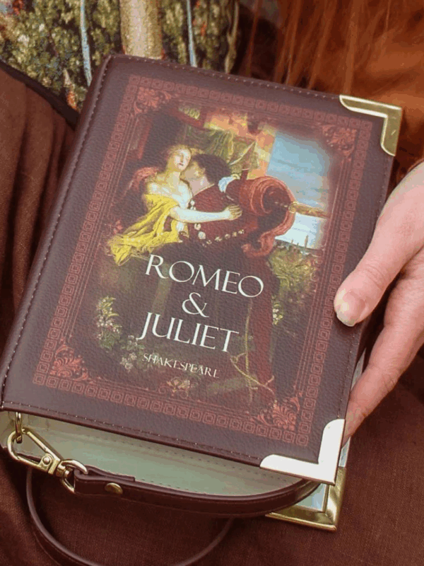 torebka w kształcie książki na prezent dla miłośniczki książek i czytania z motywem Romeo i Julia