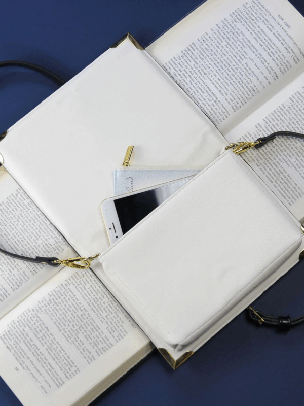 wnętrze torebki w kształcie książki Well Read
