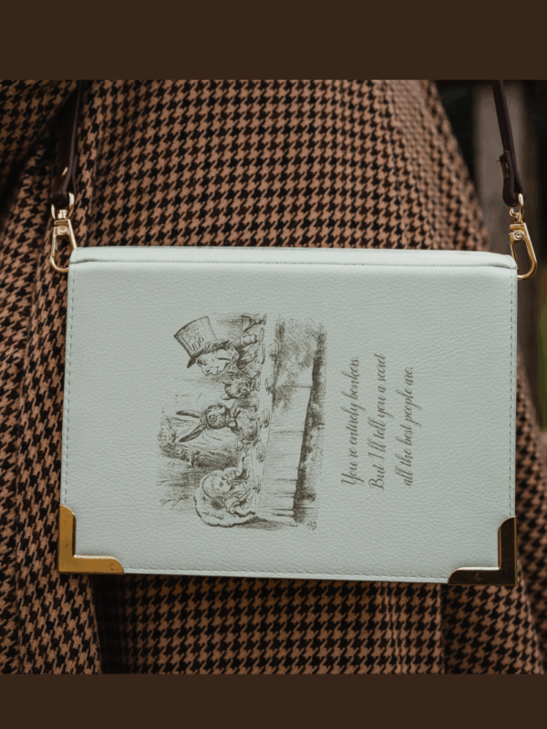 Torebka Alicja w Krainie Czarów w kolorze miętowym z cytatem z książki