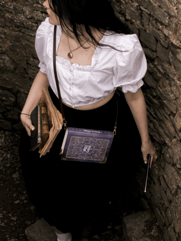 torebka w kształcie książki w klimacie dark academy harry potter wednesday, gothic