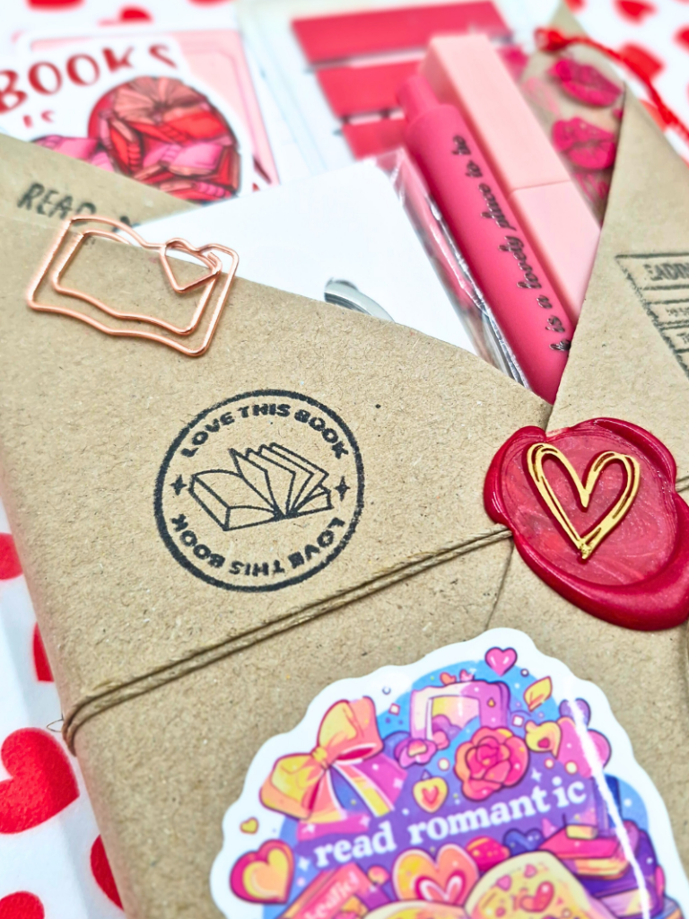 walentynkowy zestaw książka i gadżety czytelnicze - randka w ciemno z książką i mystery book