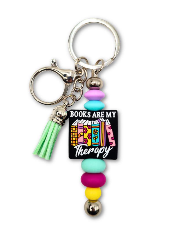 Kolorowy breloczek książkowy bag charm zawieszka do torebki lub plecaka idealna na prezent dla miłośniczki książek i czytania z napisem Books are my therapy