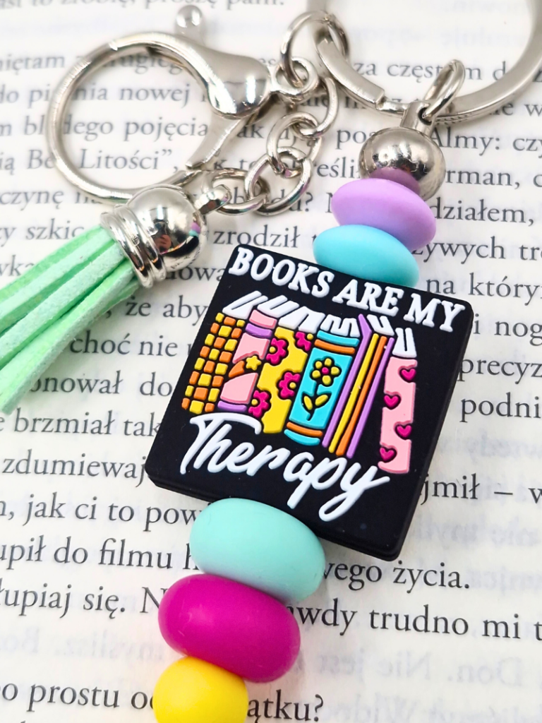 książki to moja terapia bag charm książkowy z napisem kolorowy dodatek do torebki