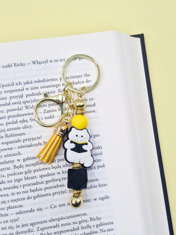 breloczek bag charm gadżet na prezent dla miłośników książek i kotów dla kociar i książkar