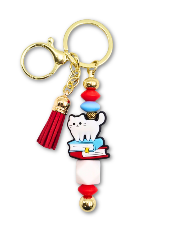 breloczek bag charm zawieszka do torebki lub plecaka z kotem i książkami prezent dla miłośniczki czytania