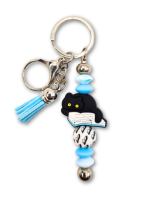 bag charm zawieszka na torebkę niebieska z kotem i książkami srebrna