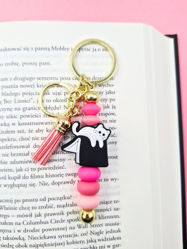 Breloczek bag charm Kot i Książki różowy