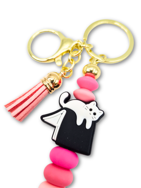 breloczek z kotem i książkami dla dzieci dla dziewczynki różowy złoty