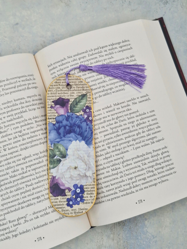 zakładka do książki vintage botaniczna z kwiatami w niebieskościach piwonie