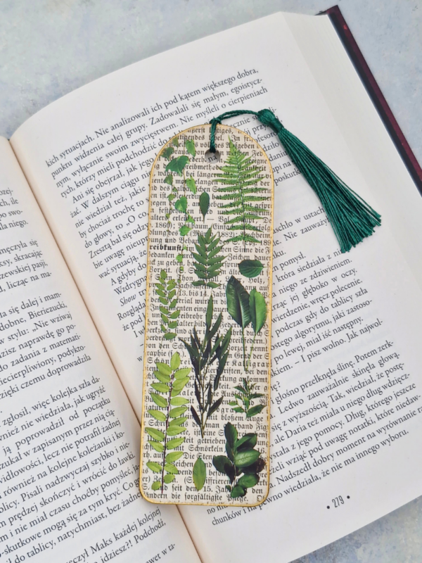 zakładka do książek różne gatunki roślin zielonych botaniczna rękodzieło na prezent