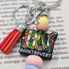 breloczek książkowy booktrovert