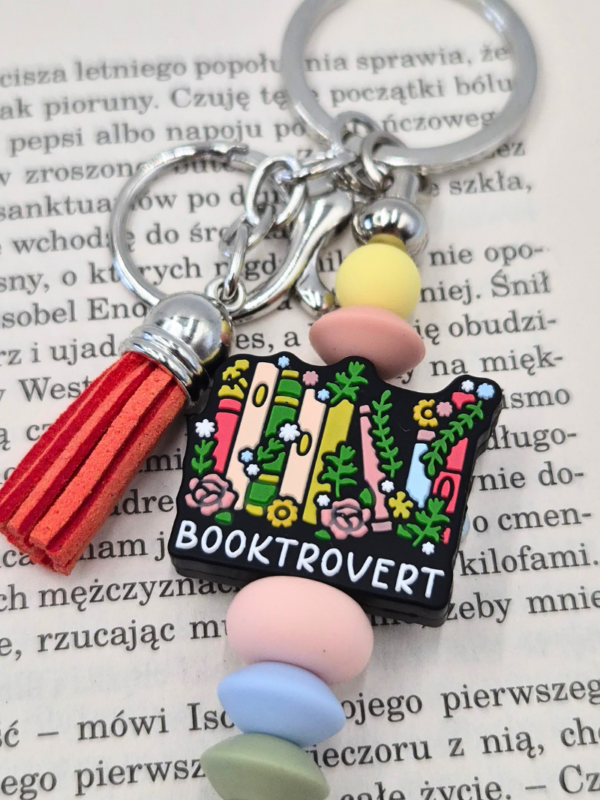 breloczek książkowy booktrovert